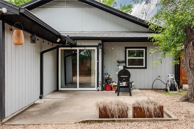 Building Photo - 904 Acorn Oaks Dr