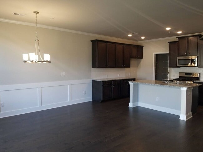 Building Photo - Single Family 3 Bedroom Townhome in Woodstock!