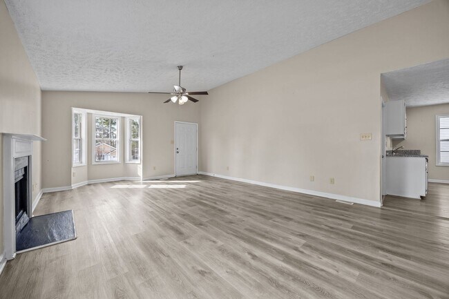 Building Photo - Updated Single Family Home in Fayetteville!