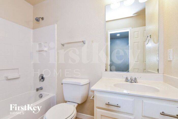 Building Photo - 12325 Arbor Lake Rd