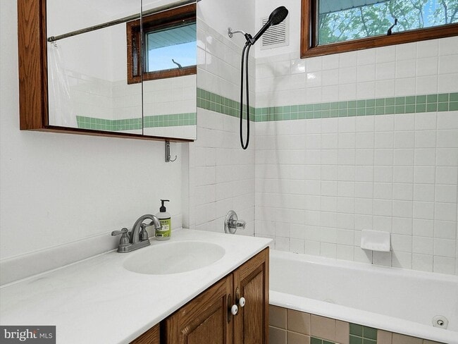 Building Photo - 3 Bells Mill Rd