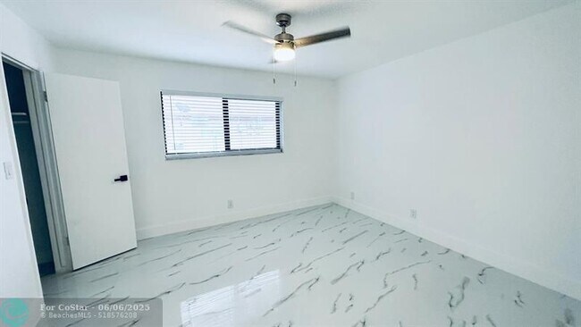 Building Photo - 1460 NW 22nd Ct