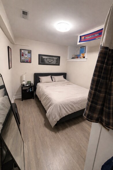 Building Photo - 3114 N Southport Ave