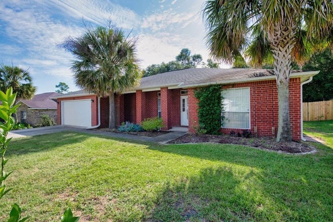 Building Photo - Pet Friendly Home Available Now!