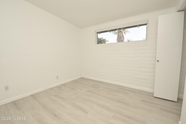 Building Photo - 6902 E Big Bear Dr