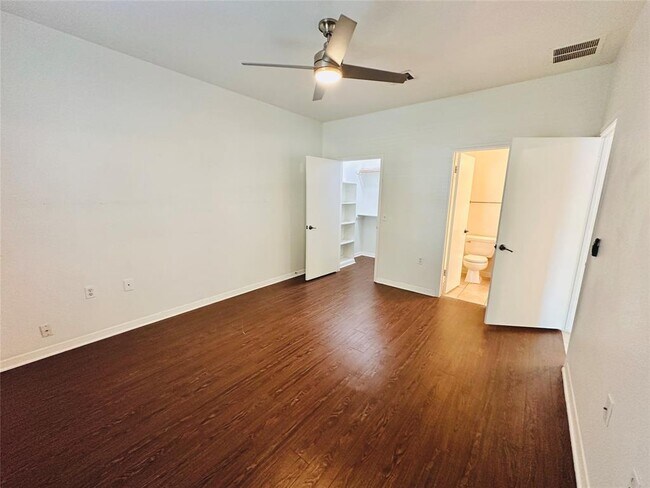 Building Photo - 6301 Crumley Ln