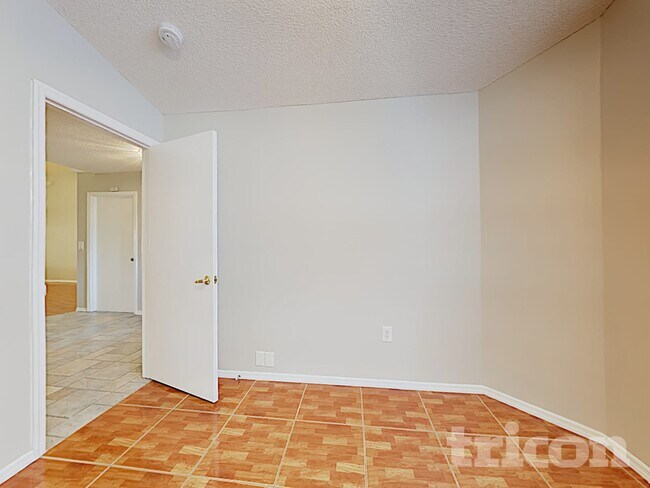 Building Photo - 3910 Creek Woods Dr