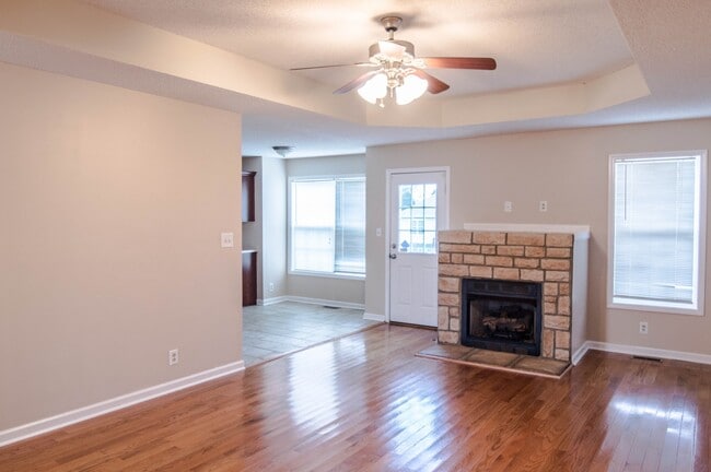 Building Photo - Pet Friendly Three Bedroom with Bonus!