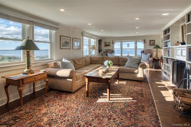 Building Photo - 152 King St