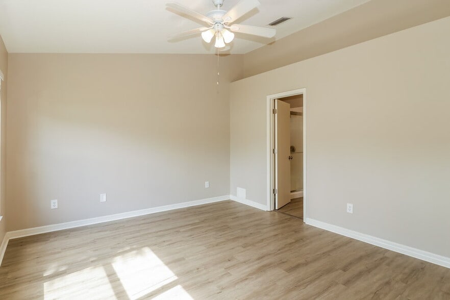 Building Photo - 18134 Leafwood Cir