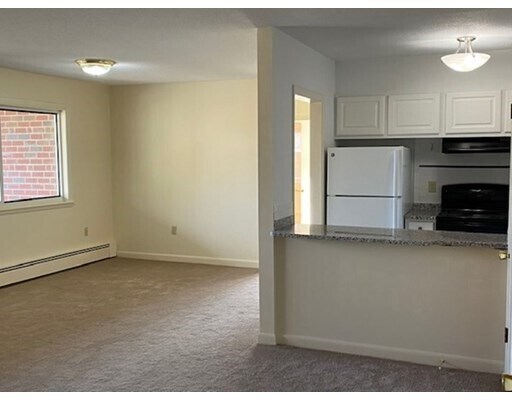 Building Photo - 5 Lakeview Gardens