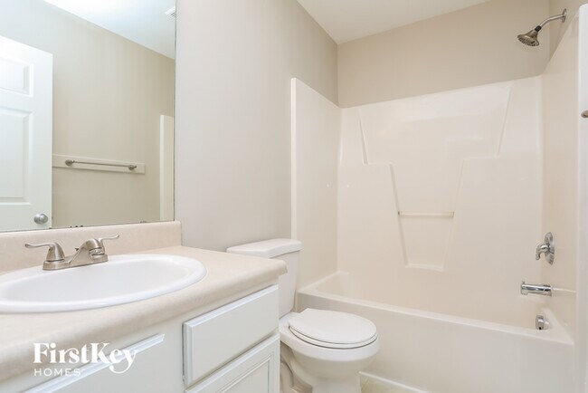 Building Photo - 5 Stepney Ct