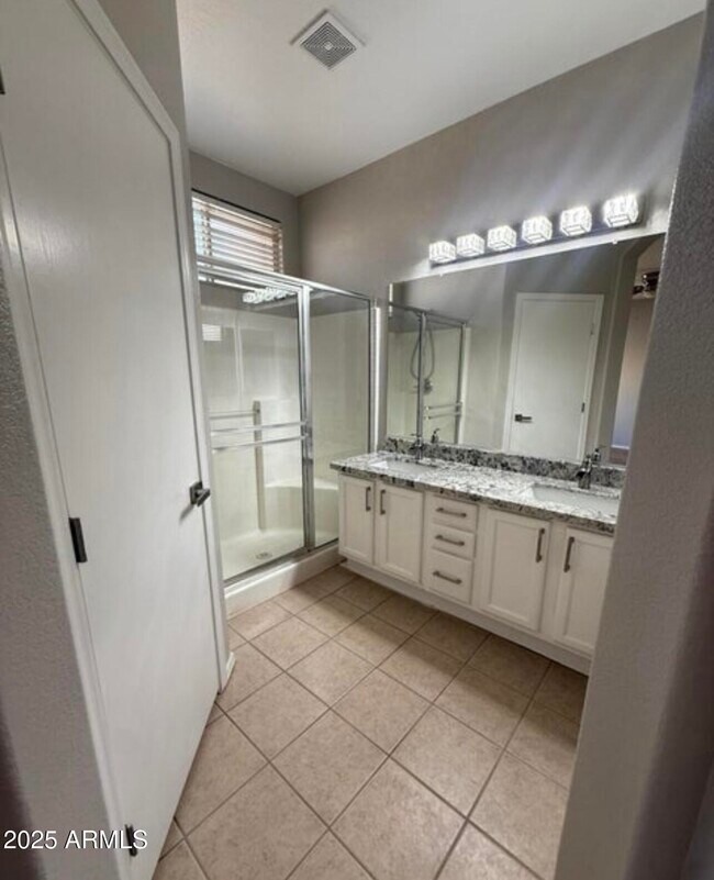 Building Photo - 12524 W Adams St