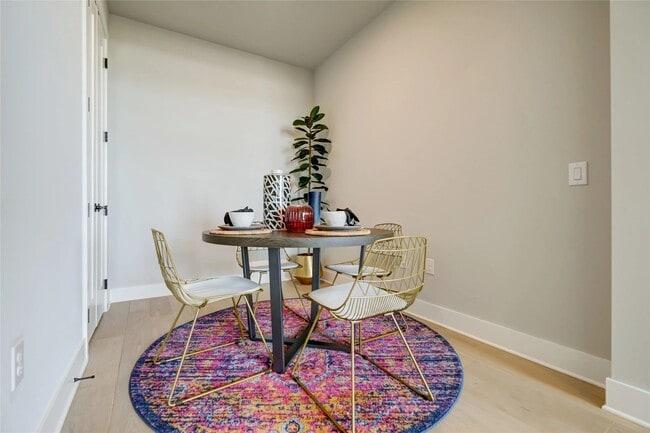 Building Photo - 510 W 20th St