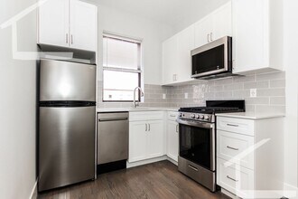 Building Photo - 8/1 No Fee! - Renovated junior 1BR with laundry in unit!