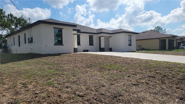 Primary Photo - 4402 Golfview Blvd