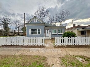 Building Photo - 811 17th St SW