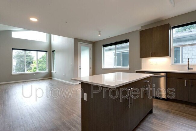 Building Photo - 3563 N Gantenbein Ave