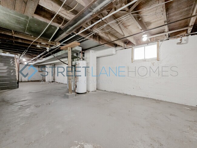 Building Photo - REDUCED!