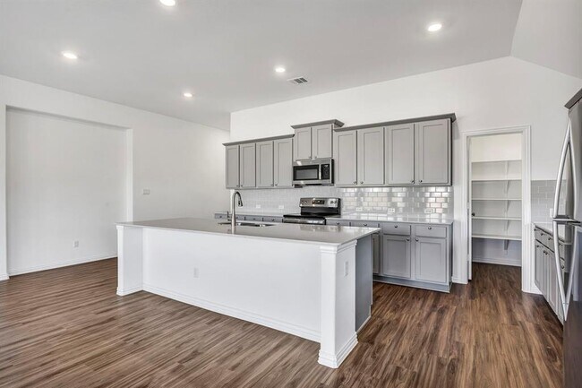 Building Photo - 506 Sixpence Ln