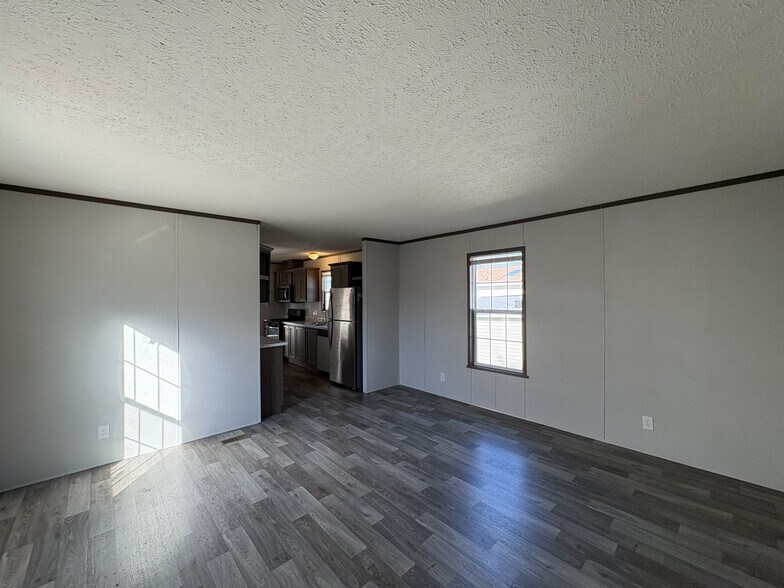 Building Photo - 315 Basket Branch