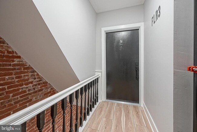 Building Photo - 323 S 51st St