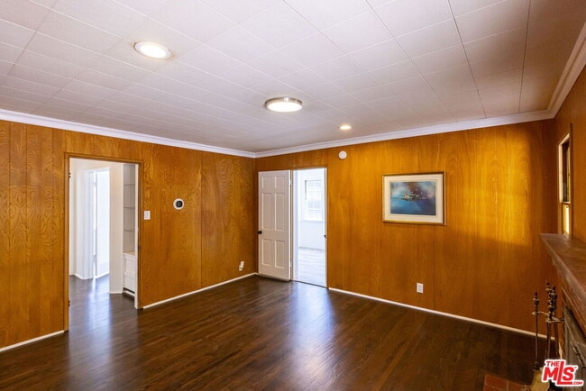 Building Photo - 2547 Canyon Dr
