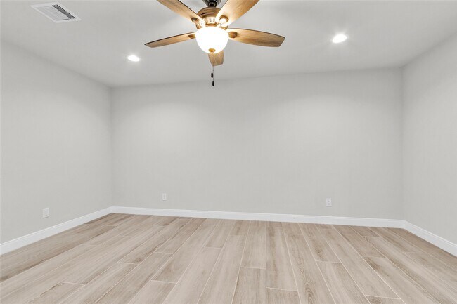 Building Photo - 11087 Sutton Pl