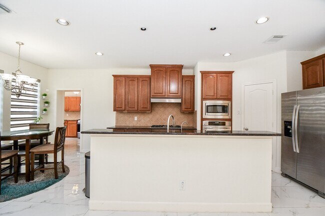 Building Photo - 4322 Pensacola Oaks Ln