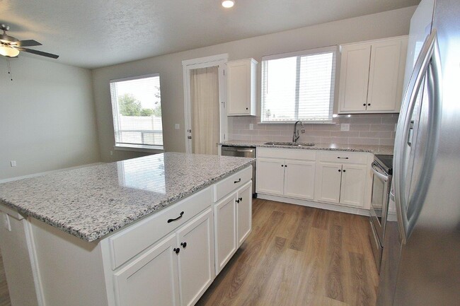 Building Photo - 496 N Tessa Ln