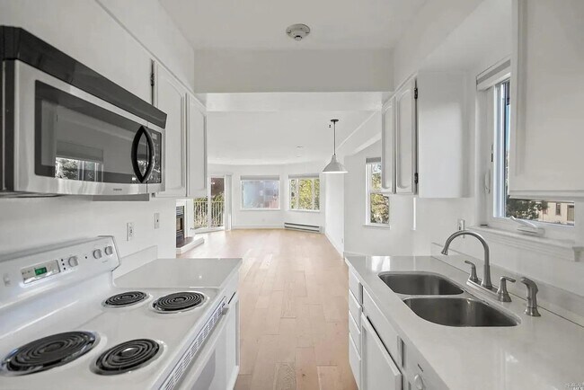 Building Photo - 120 Seminary Dr