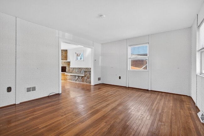 Building Photo - 608 Hershey Ave