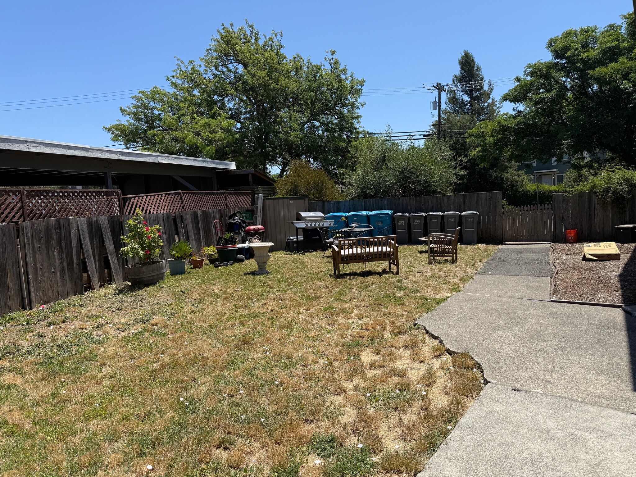 Shared garden - 6119 Montecito Blvd
