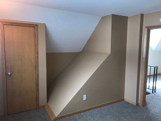 Building Photo - 409 Fairview Ave N