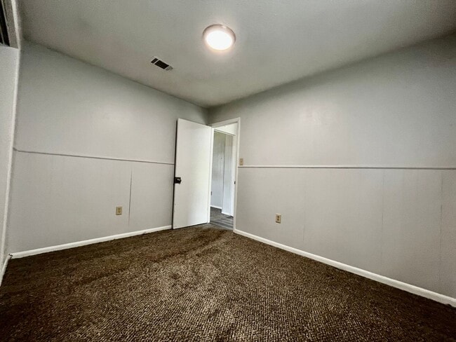 Building Photo - 6612 Whippoorwill Ln