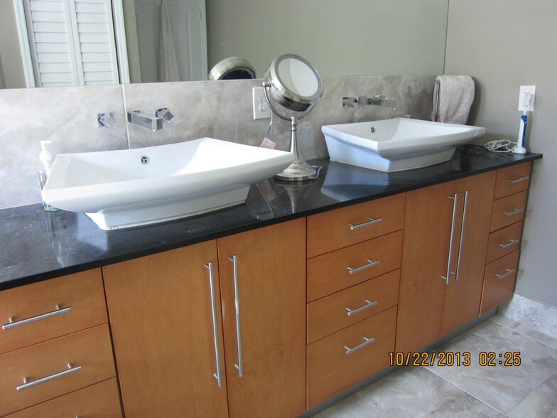 Master Bath-2 sink & granite vanity - 6325 Winding Lake Dr