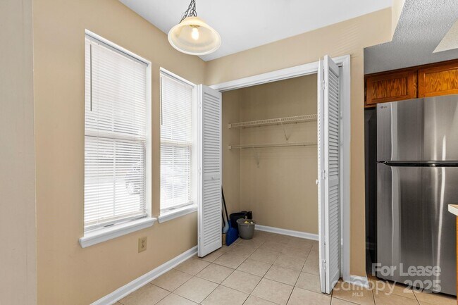 Building Photo - 2952 Iron Gate Ln
