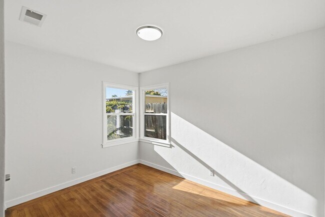 Building Photo - 541 Jackson Ave