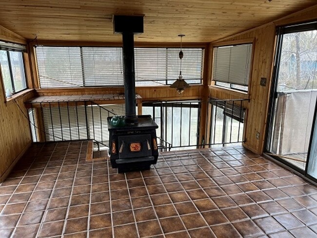 Building Photo - Vaulted Ceilings, Mountain Views & 3-Car Garage – Prime Fort Collins Rental