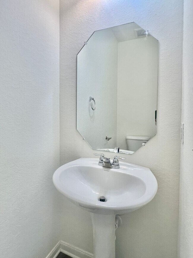 Building Photo - 14346 Elkhorn Crest