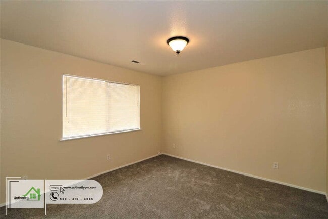 Building Photo - 3712 Canterbury Dr