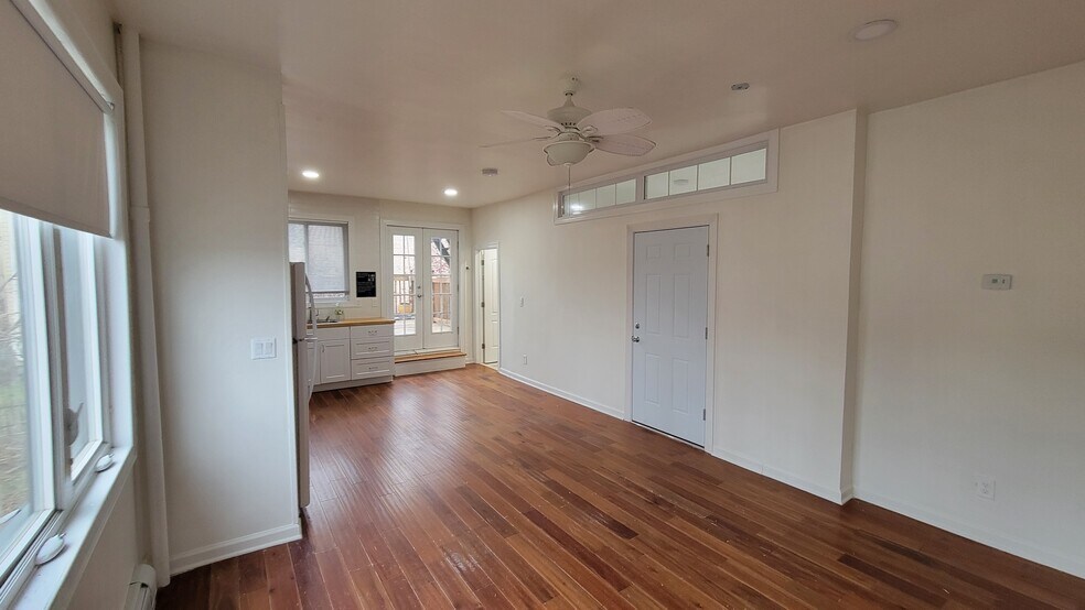 Building Photo - 19 70th St