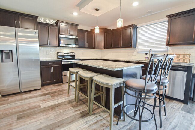 Building Photo - Pet Friendly Four Bedroom!