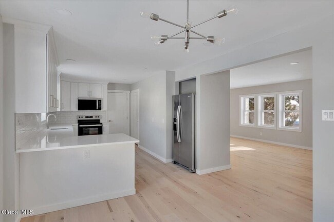 Building Photo - 257 W Circular St