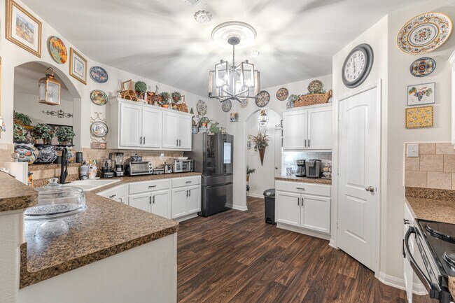 Building Photo - 2054 Sweet Lilac Dr