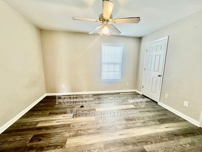 Building Photo - 2829 Bennington Dr