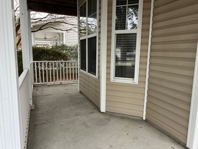 Building Photo - Lovely Bluffton Park House