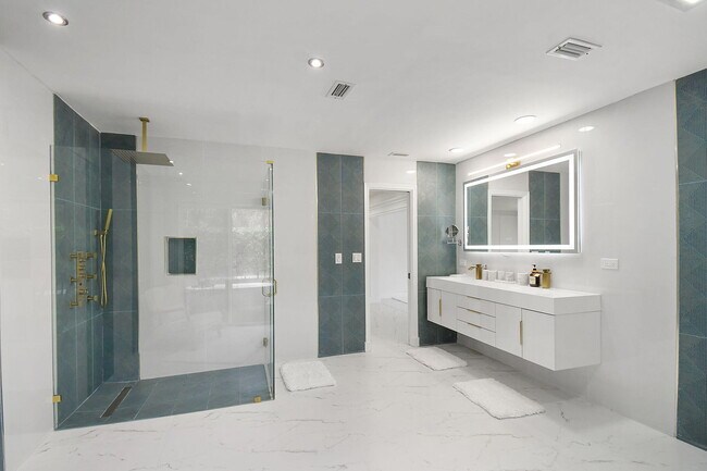 Building Photo - 12231 Areaca Dr