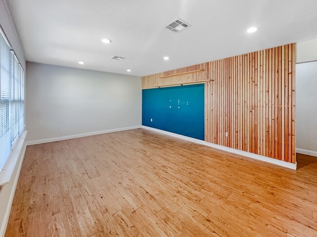 Building Photo - 3308 NW Atlanta Ave
