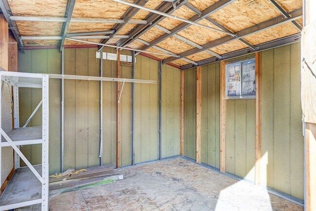 Building Photo - 4150 N Viewpoint Dr